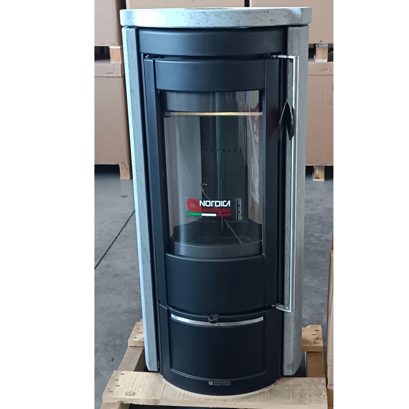 Modèle reconditionné  - Poêle à bois en pierre raccordable - LA NORDICA Liu.16 Petra  7.5 kW