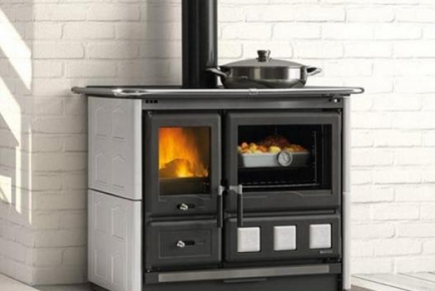 Comment choisir une cuisinière à bois ?