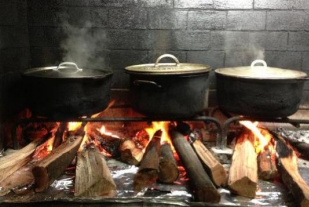 5 conseils pour cuisiner au feu de bois