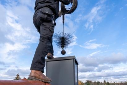 Ramonage d’un poêle à bois : tout savoir sur l’entretien des conduits de fumée